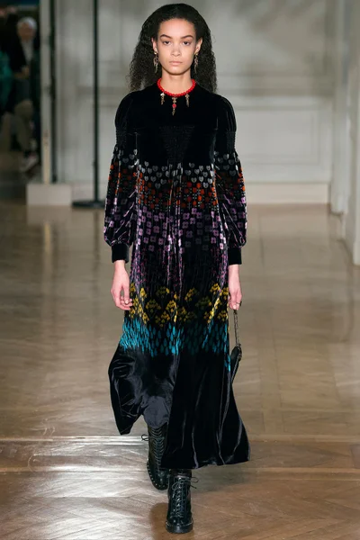 Look 28